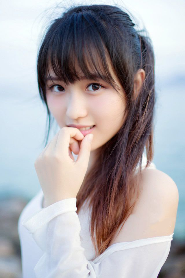 “见过孟达将军。”房间里，哪里有什么刘璋和刘璝夫人的影子，却见一男一女两人见到孟达之后，站起身来，抱了抱拳：“不知事情如何？”